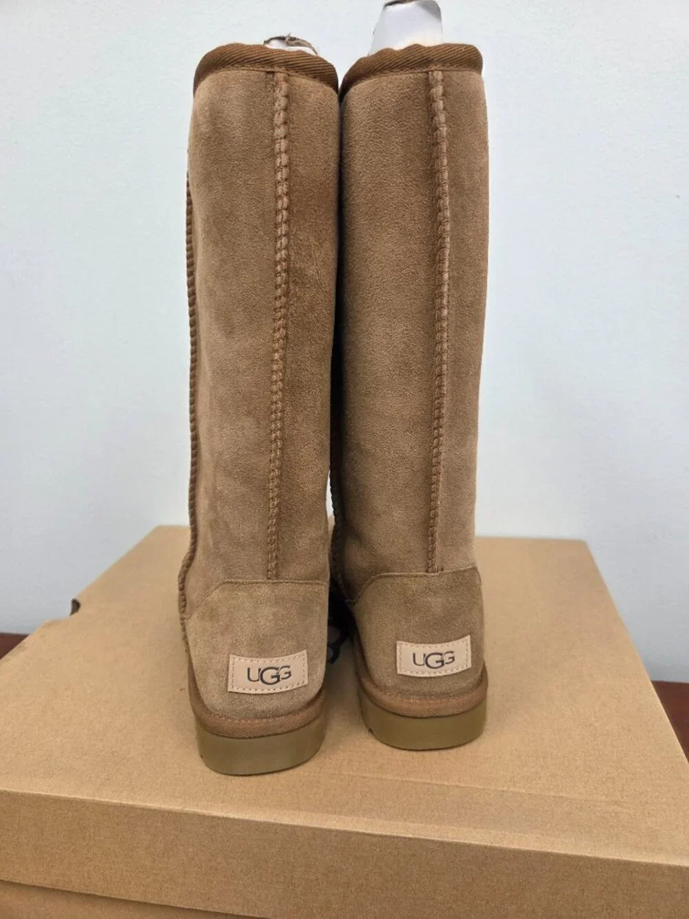 Uggs Classic Tall II Boots New in Box Size 8 Chestnut